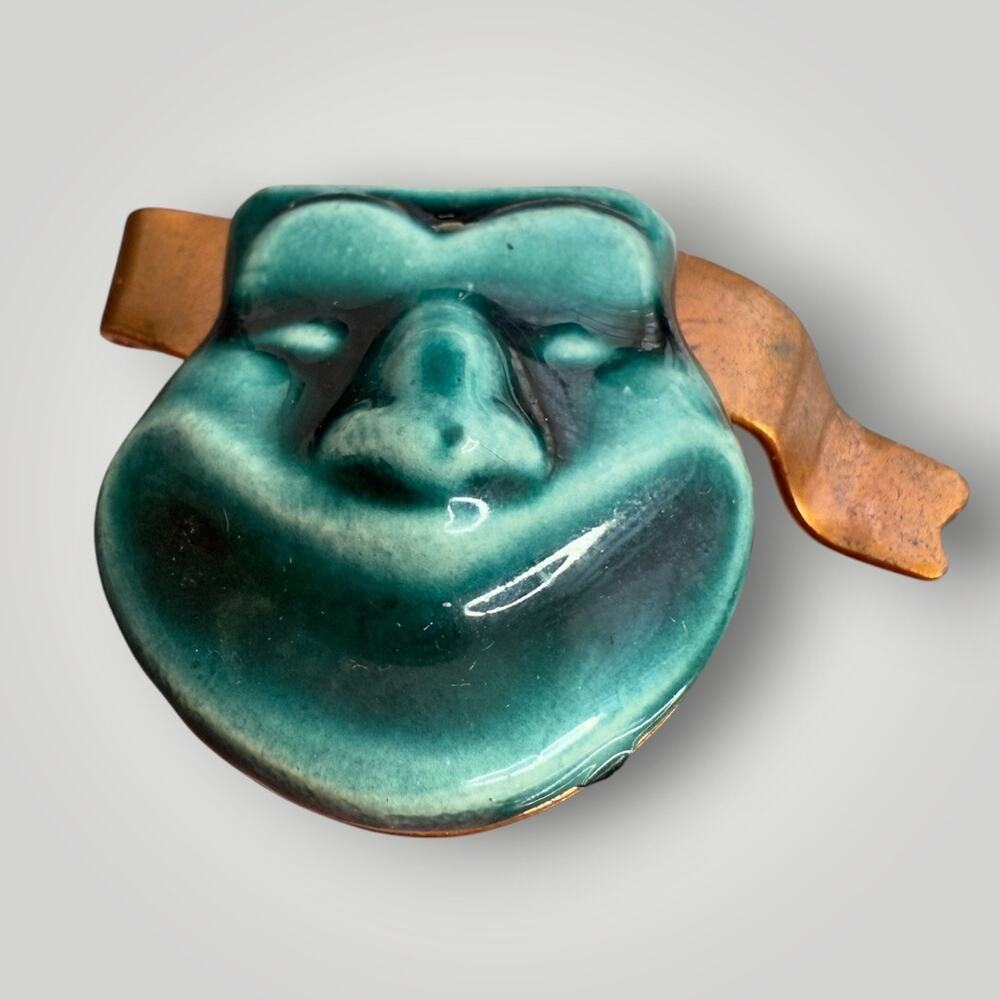 Vintage 1940s Elzac Green Smiling Face Comedy Brooch Ceramic on Copper - Picture 2 of 5